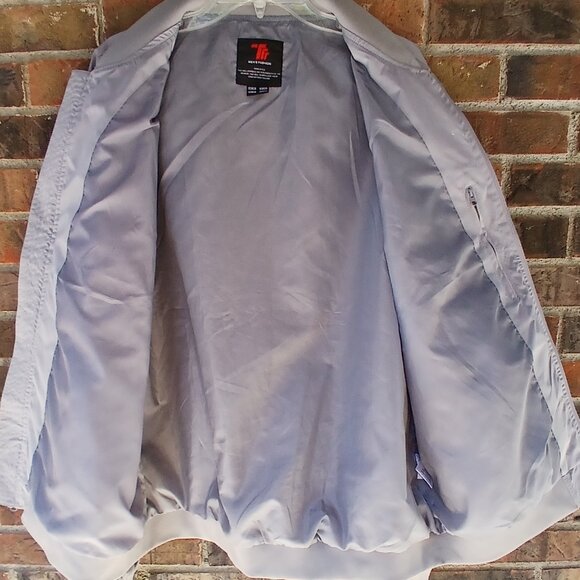 LOWER PRICE & DISCOUNTED SHIPPING on this MEN'S LIGHTWEIGHT GRAY ZIP-UP JACKET - Picture 3 of 6